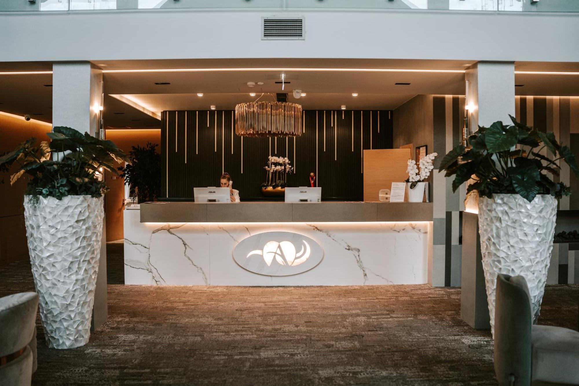 Avalon Resort & Spa Miskolc Buitenkant foto